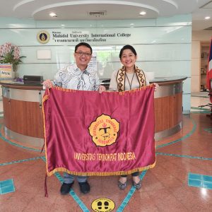 The ASEAN’s Best Private University Lecturer of Universitas Teknokrat Indonesia,  Akhyar Rido Ph.D., Arrives in Bangkok and is Greeted by Analiza Liezl Perez-Amurao from Mahidol University