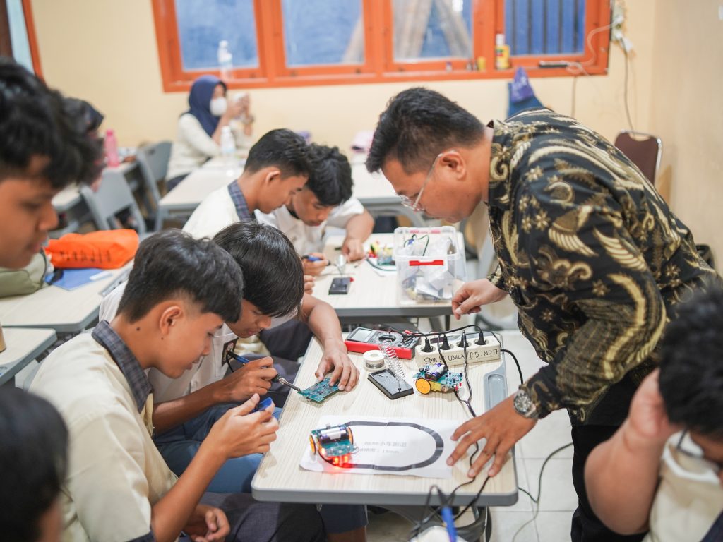 merakit robot sederhana