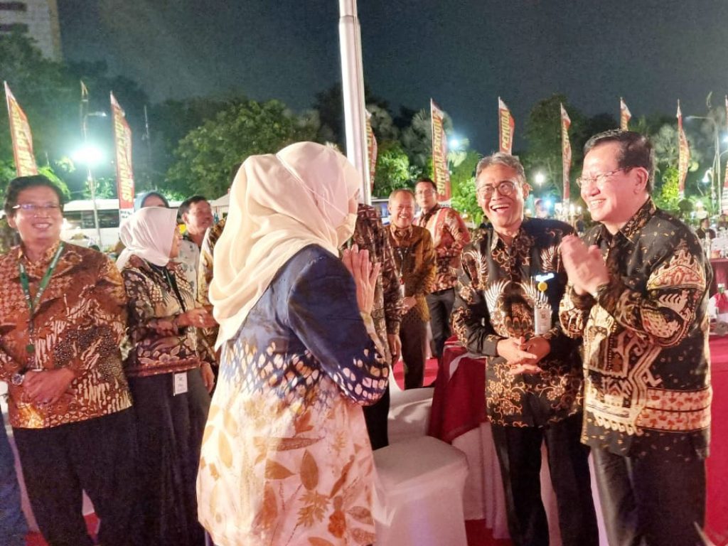 Gubernur Jawa Timur Sambut Rektor UTI