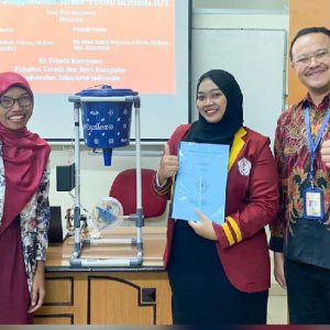 Dian Nursintawati Mahasiswi Universitas Teknokrat Indonesia Kembangkan Pengendali Pakan Ikan Berbasis Internet