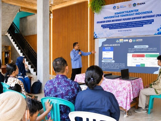 BERDAMPAK !! Dosen dan Mahasiswa CoE Smart Agriculture Universitas Teknokrat Indonesia Implementasikan Smart Pellet Maker Berbasis IoT untuk Tingkatkan Kemandirian Pembudidaya Ikan di Pesawaran