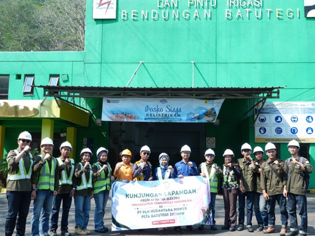 LUAR BIASA !! Mahasiswa Teknik Elektro Universitas Teknokrat Indonesia Perkuat Pembelajaran Pembangkit Tenaga Listrik melalui Kunjungan ke PLTA Batutegi