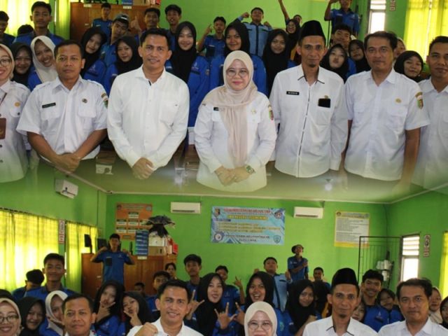 KAMPUS BERDAMPAK !! Universitas Teknokrat Indonesia dan Universiti Sains Malaysia Perkuat Literasi Digital Siswa melalui PkM Internasional di SMKN 1 Tegineneng